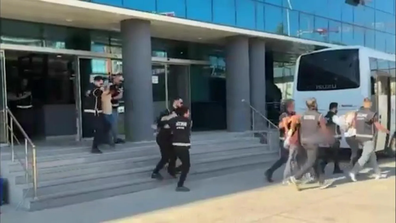 Daltonların adını kullanan örgüte büyük darbe...Evi kurşunlayıp kaydettiler, polis çok geçmeden çökertti...