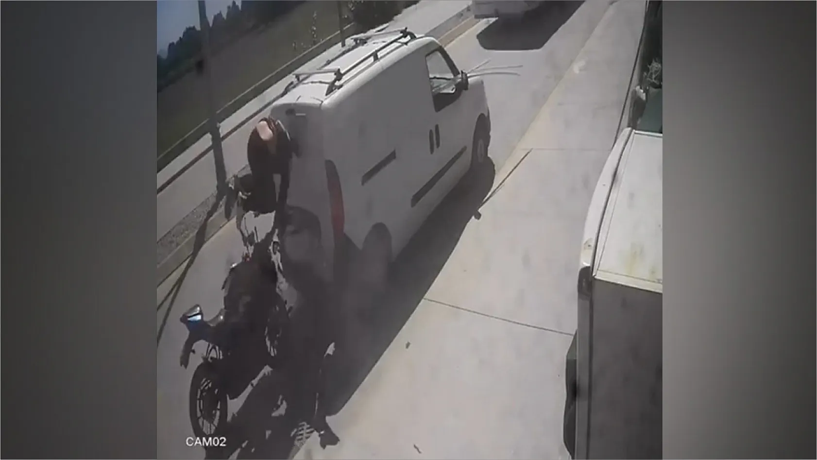 Datça'da park halindeki araca çarpan motosiklet sürücüsü yaralandı
