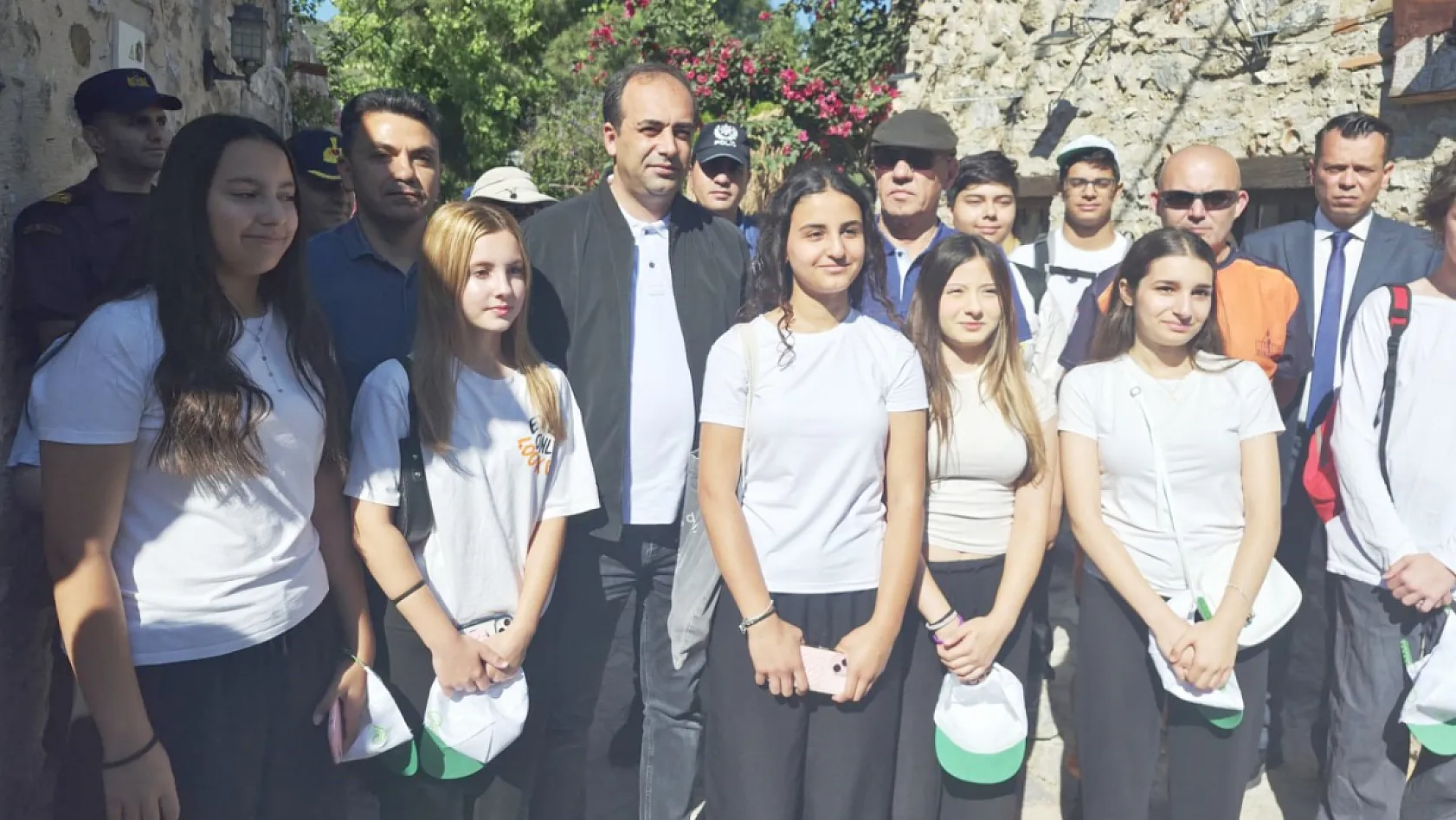 Datça Karya Yolu'nda 3,5 ton atık toplandı