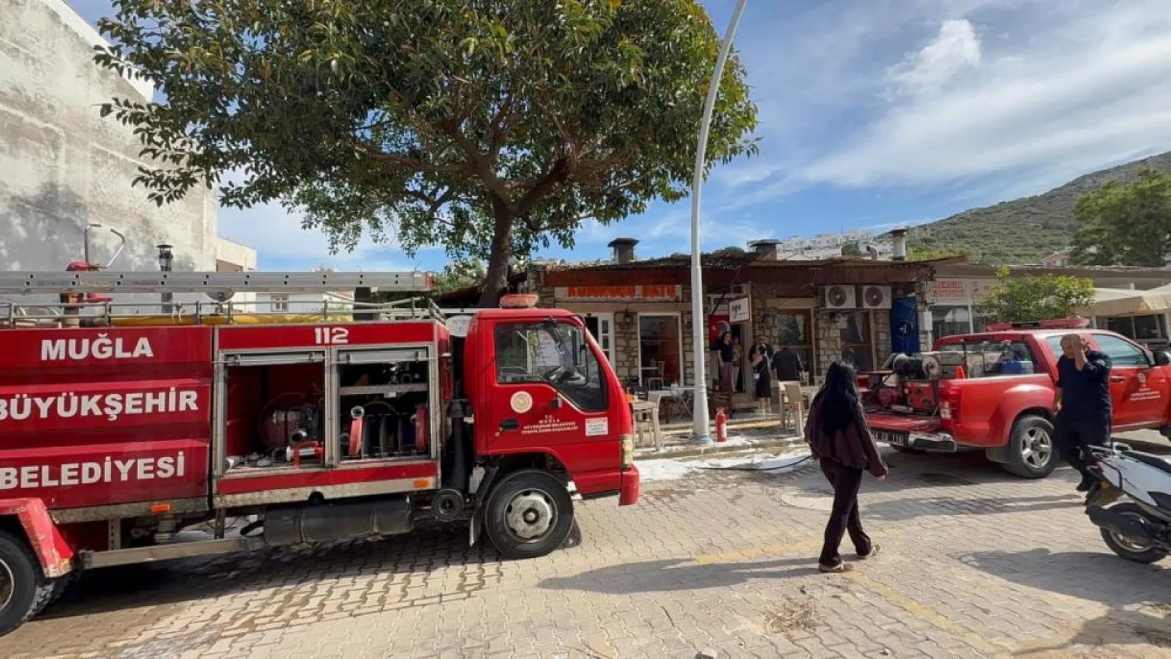 Datça'da işletme bacasında çıkan yangın paniğe neden oldu