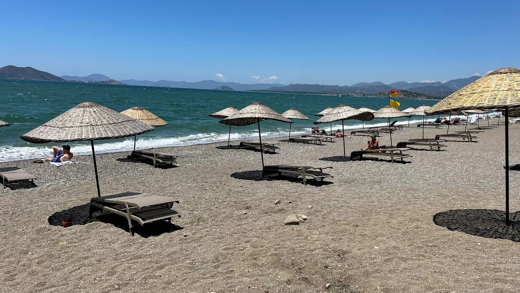 Çalış Plajı'ndaki Tabela Tartışmasına ÇALIŞ-DER'den Açıklama: 'Amacımız Yasak Koymak Değil, Düzeni Korumaktı'
