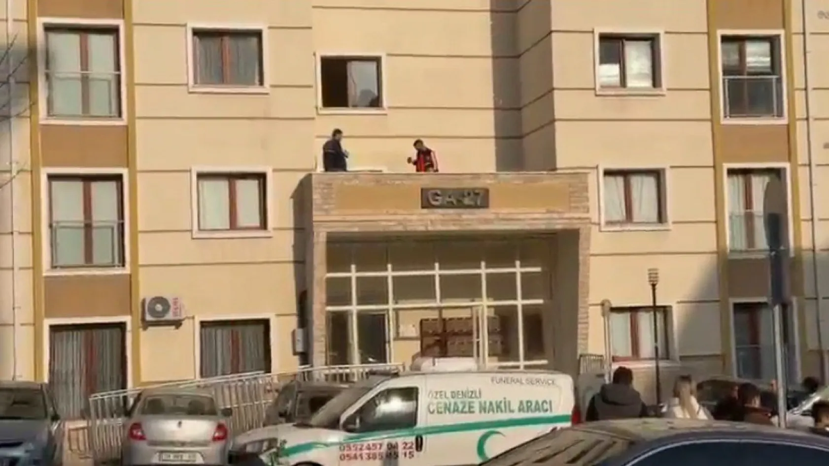 Denizli'de beşinci kattan düşen kadın hayatını kaybetti