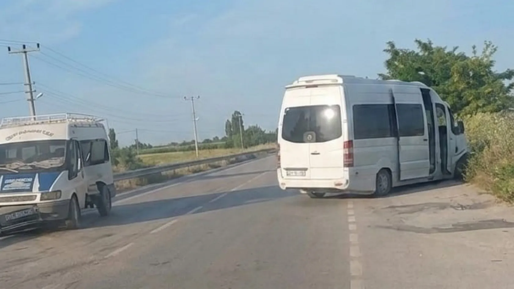 Denizli'de işçi servisleri çarpıştı: 10 yaralı