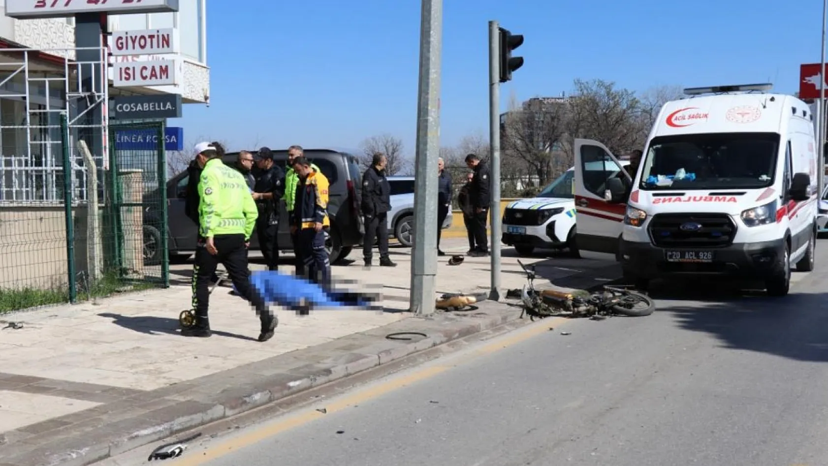 Denizli'de motosikletiyle yaya geçidinden geçmek isteyen adam hayatını kaybetti