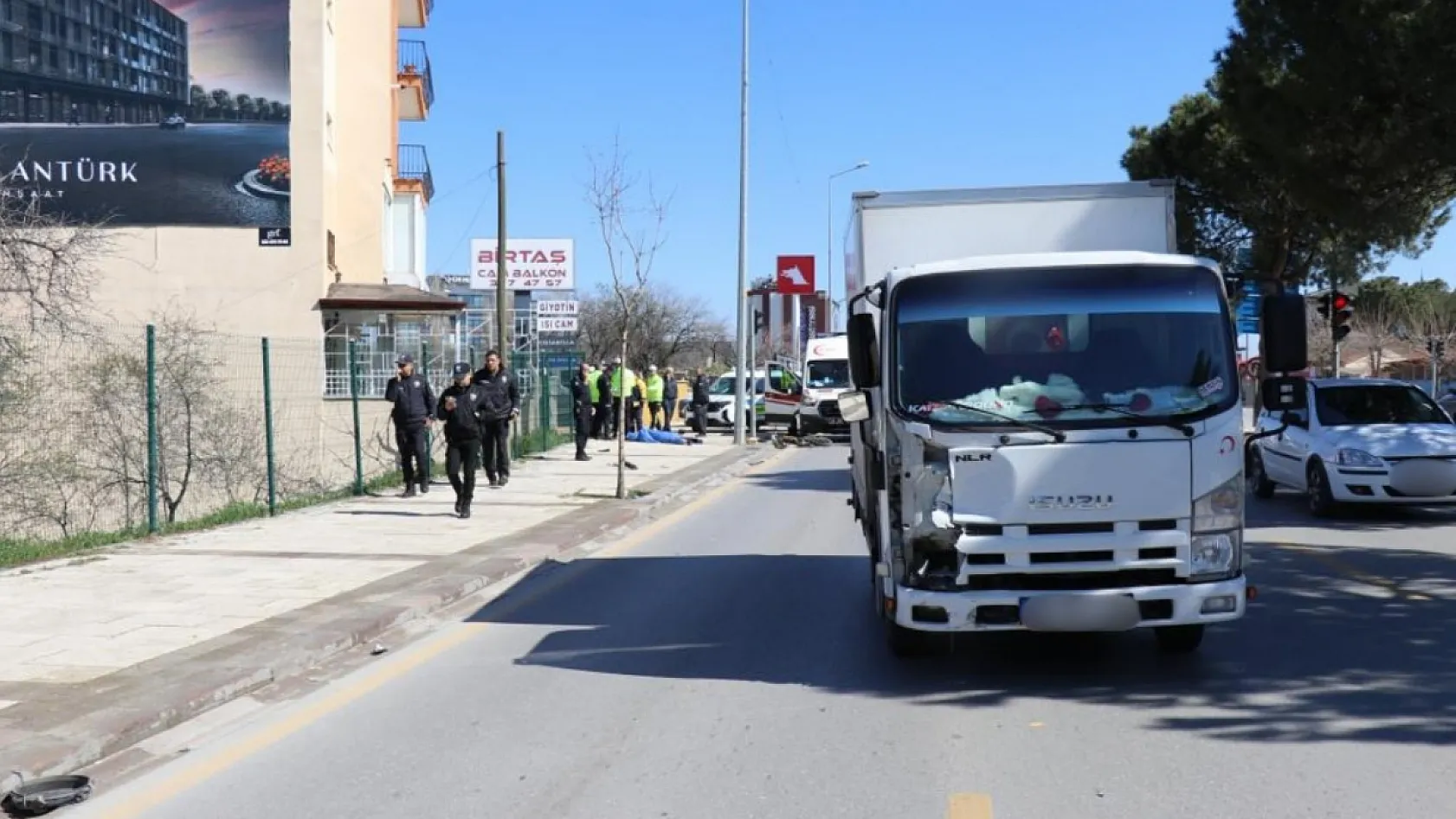 Denizli'de motosikletiyle yaya geçidinden geçmek isteyen adam hayatını kaybetti
