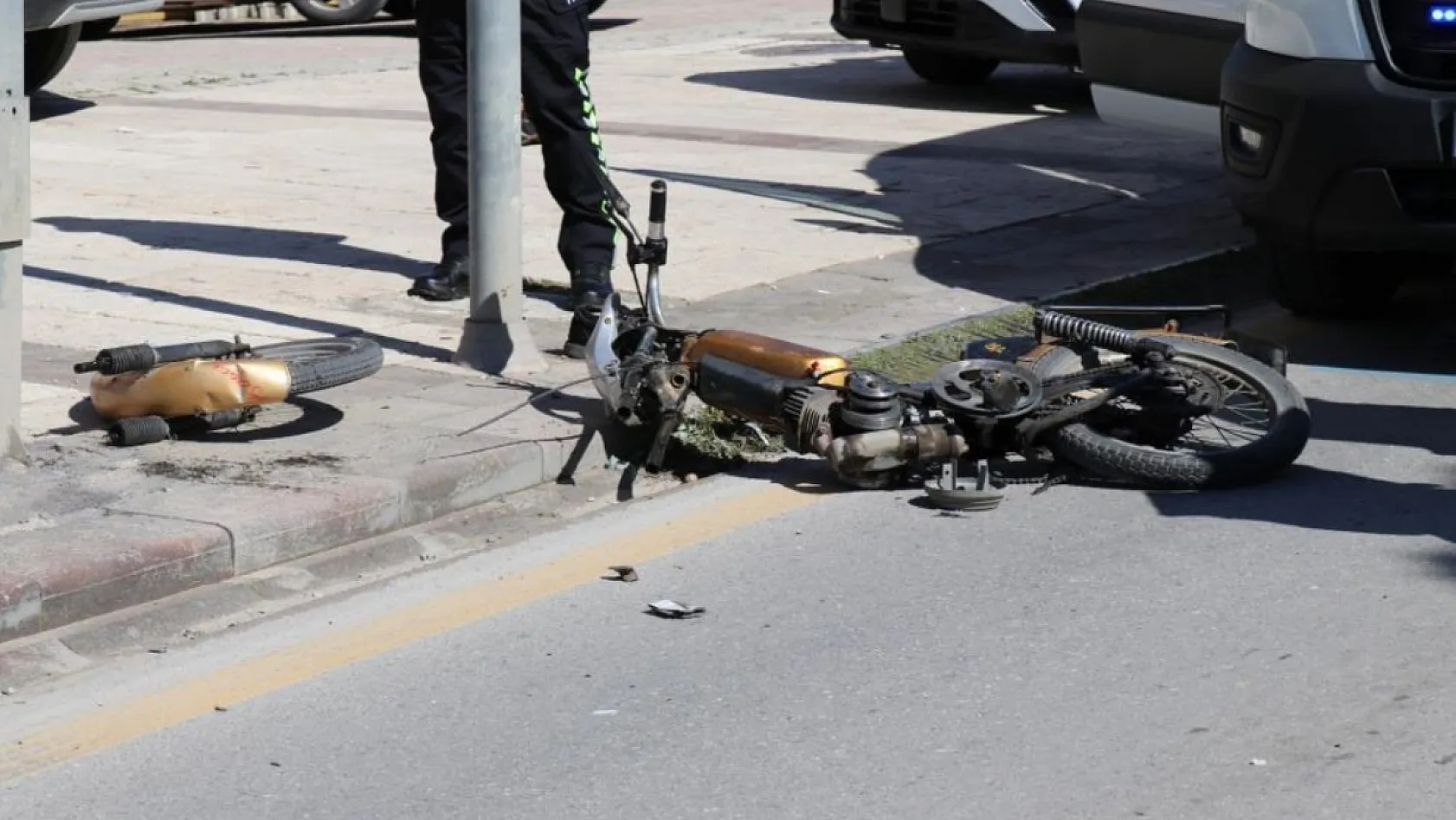Denizli'de motosikletiyle yaya geçidinden geçmek isteyen adam hayatını kaybetti