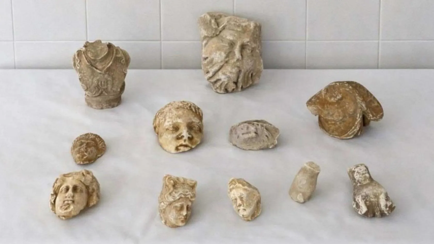 Denizli'de Roma dönemine ait heykel parçalarıyla yakalanan 5 şüpheli gözaltına alındı
