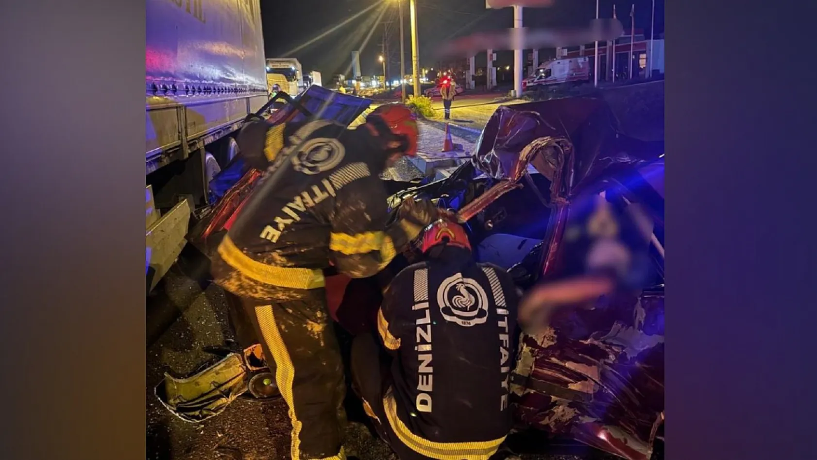 Denizli'de tıra yandan çarpan otomobilde 1 kişi öldü, 1 kişi ağır yaralandı