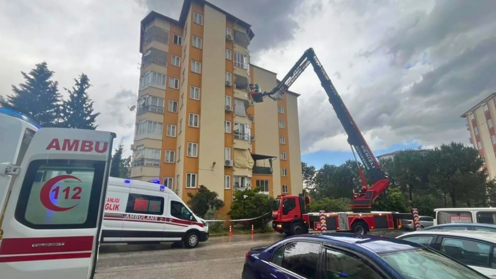 Denizli'de yıldırım düşen çatıda tamirat yapan 2 işçi yaralandı