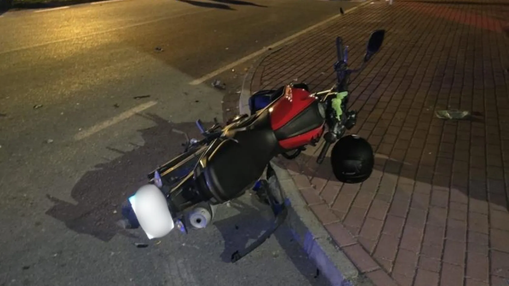 Motosiklet ile otomobil çarpıştı: 2 yaralı