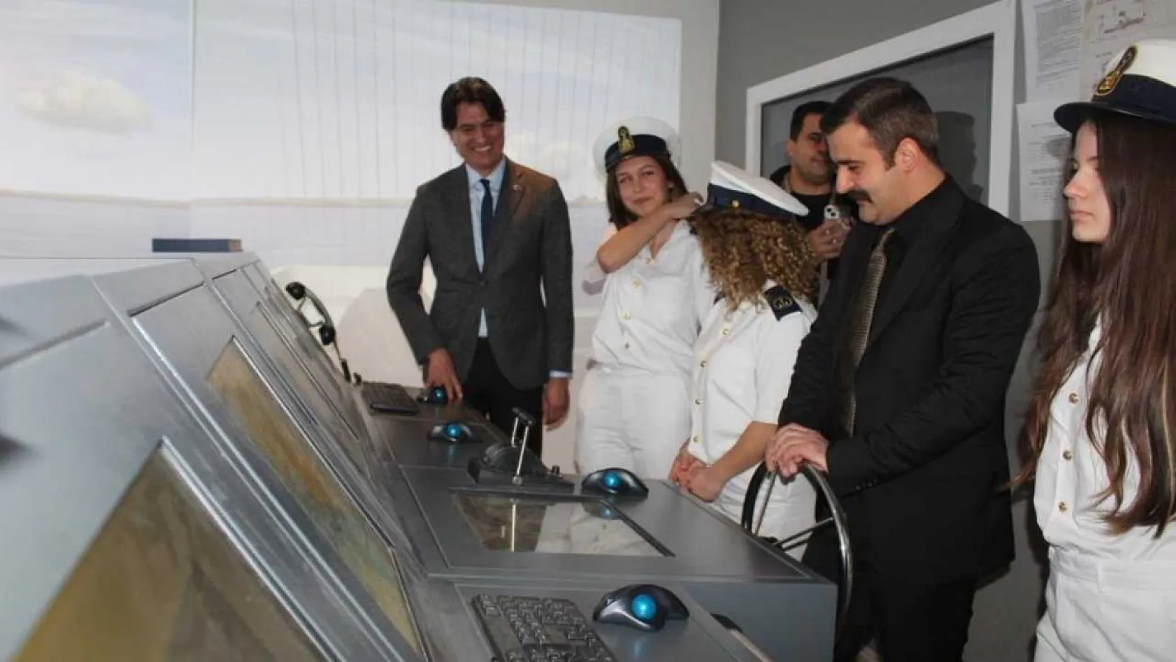Köyceğiz Kaymakamı Kumcu, gemi simülasyon laboratuvarını inceledi