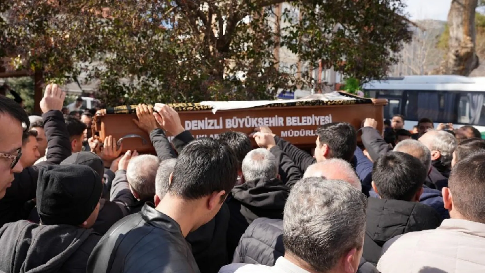 Muğla istikametinde korkunç kaza: Pazarcı baba ve oğlu son yolculuğuna uğurlandı