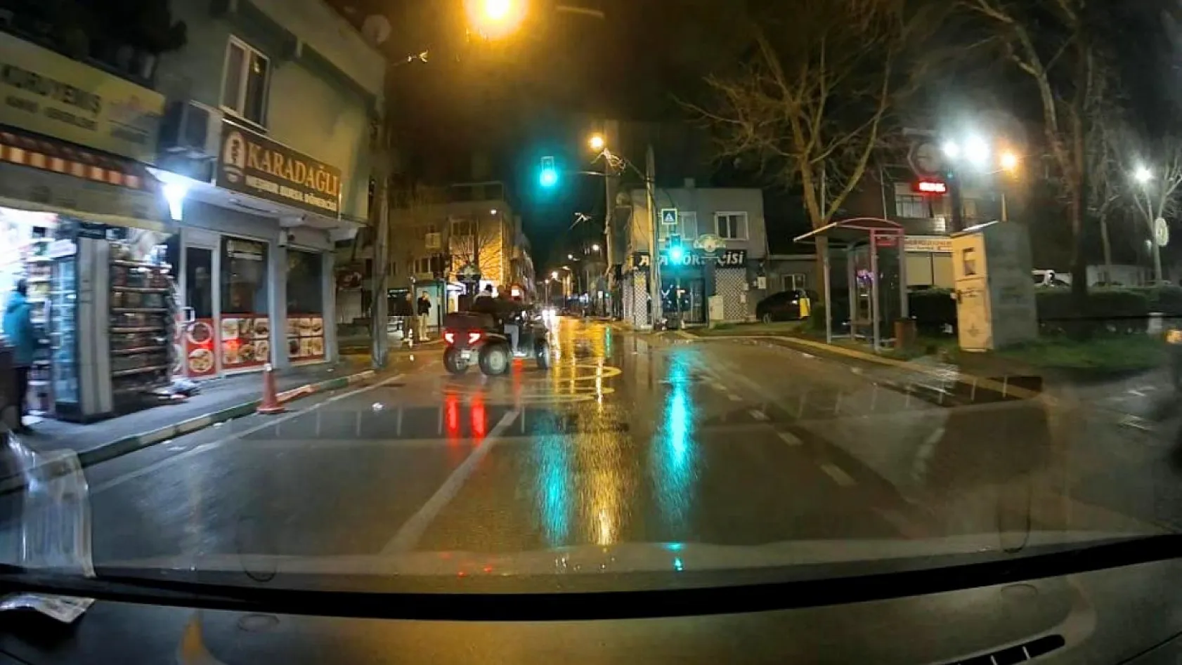 Ana caddeyi drift parkuruna çevirdi, facianın eşiğinden böyle döndü