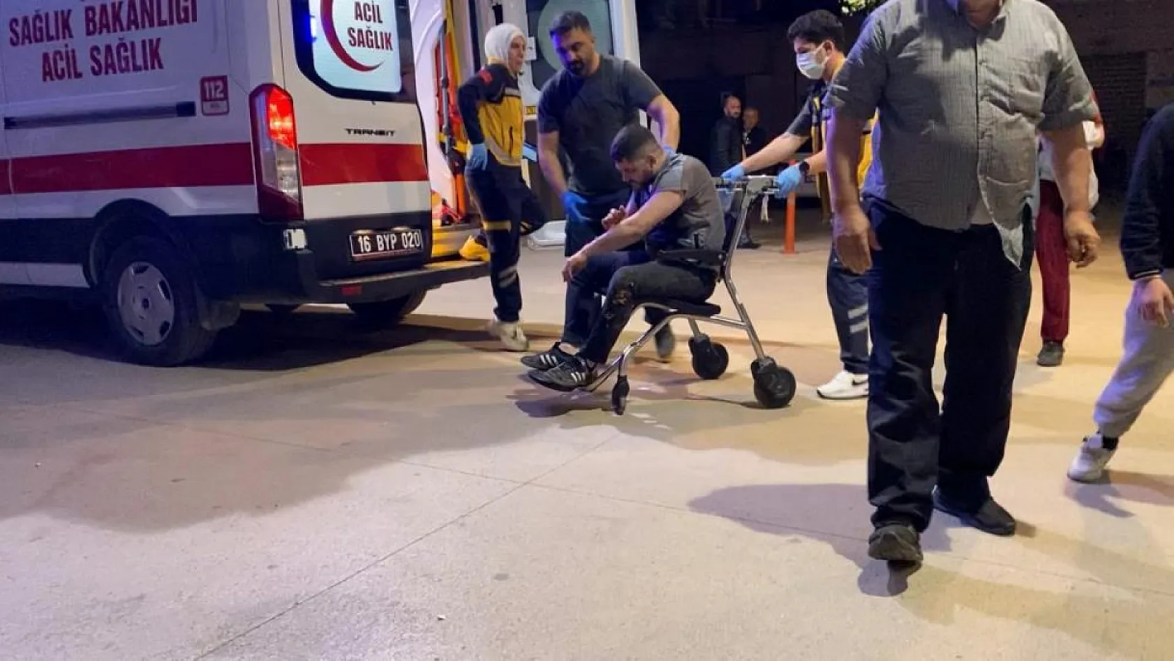 Direksiyon başında fenalaşan sürücü zincirleme kazaya neden oldu