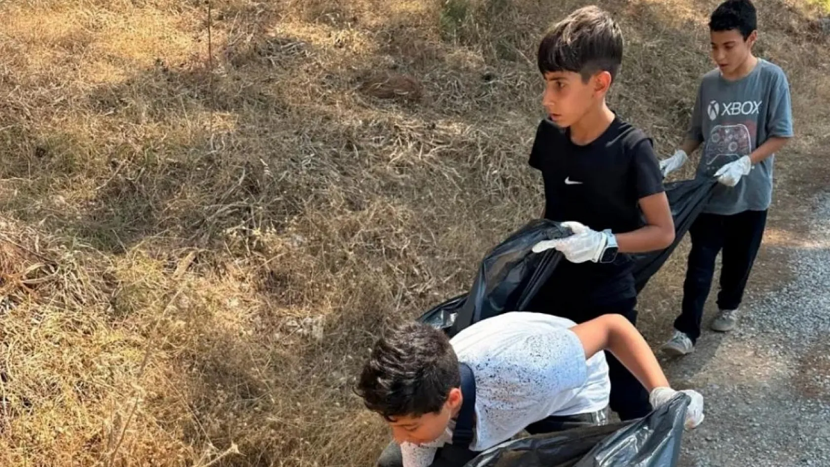 Doğayı koruyor, geleceğe umut oluyorlar gençler Dalyan'ı atıklardan temizledi