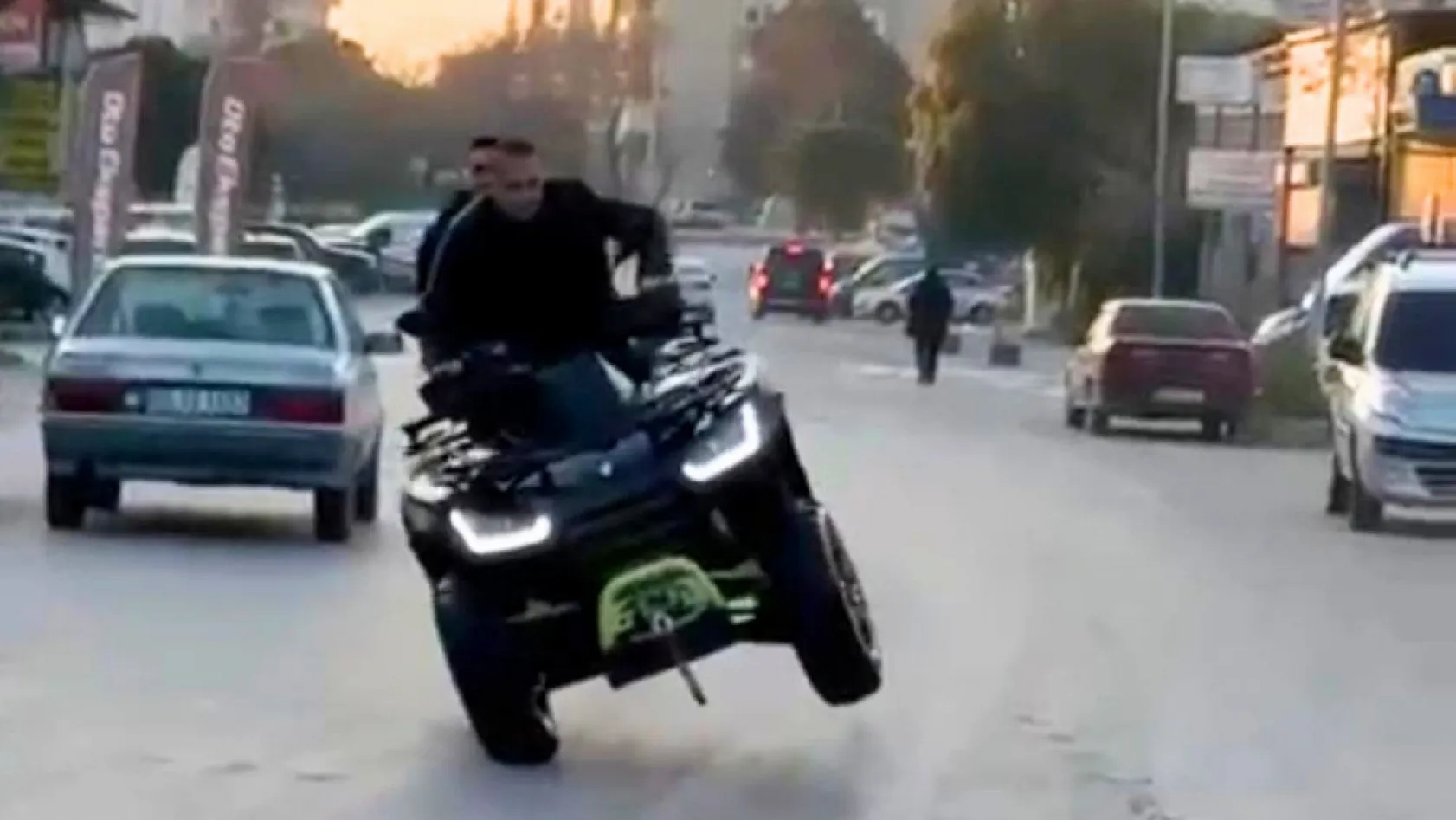 İzmir'de driftin bedelini ağır ödedi: Hem ehliyetinden oldu hem 146 bin lira ceza yedi