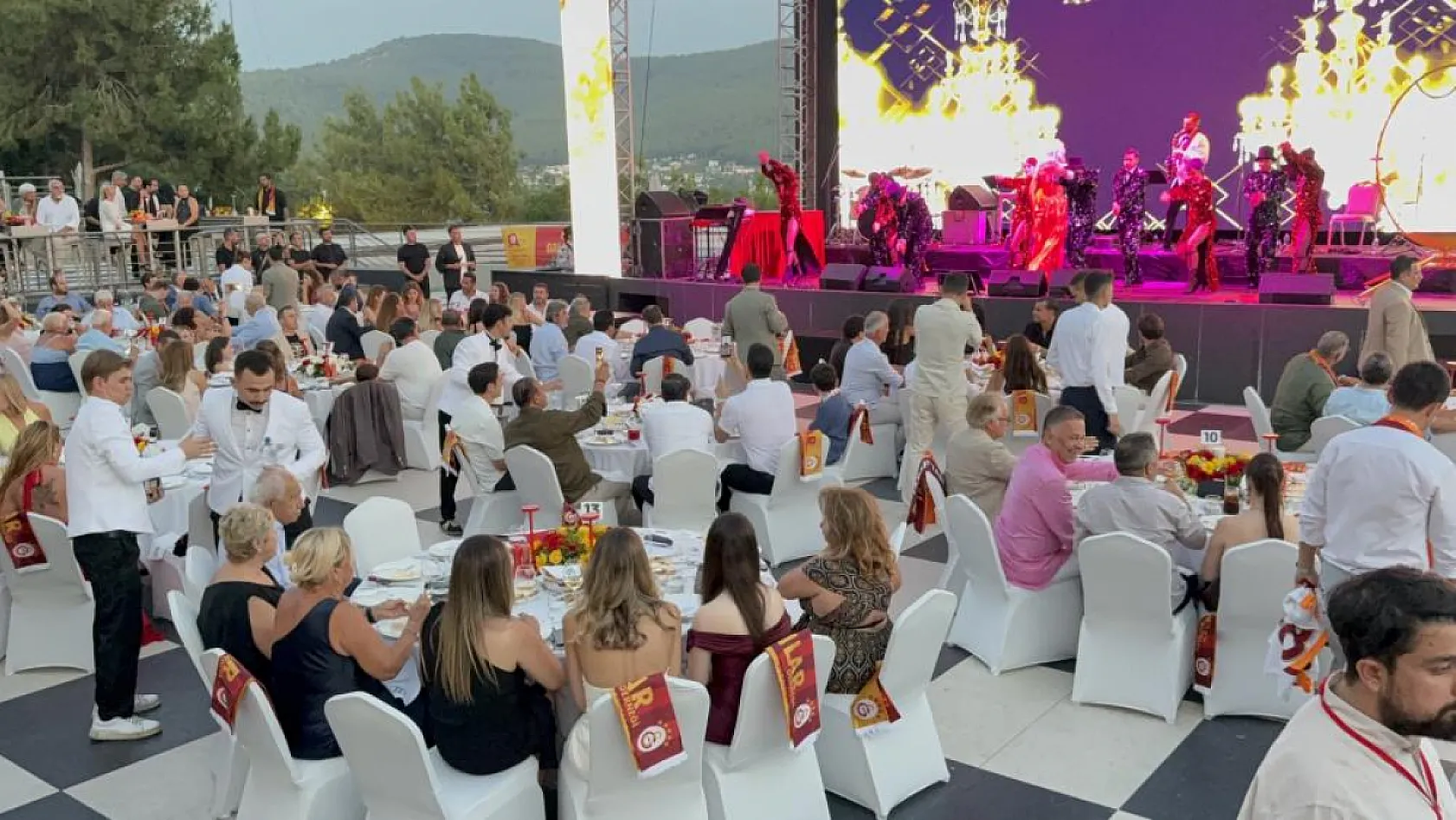 Dursun Özbek: 'Şampiyonlar Ligi'nde istediğimiz neticeleri almak üzere bir takım hazırlığı yapıyoruz'