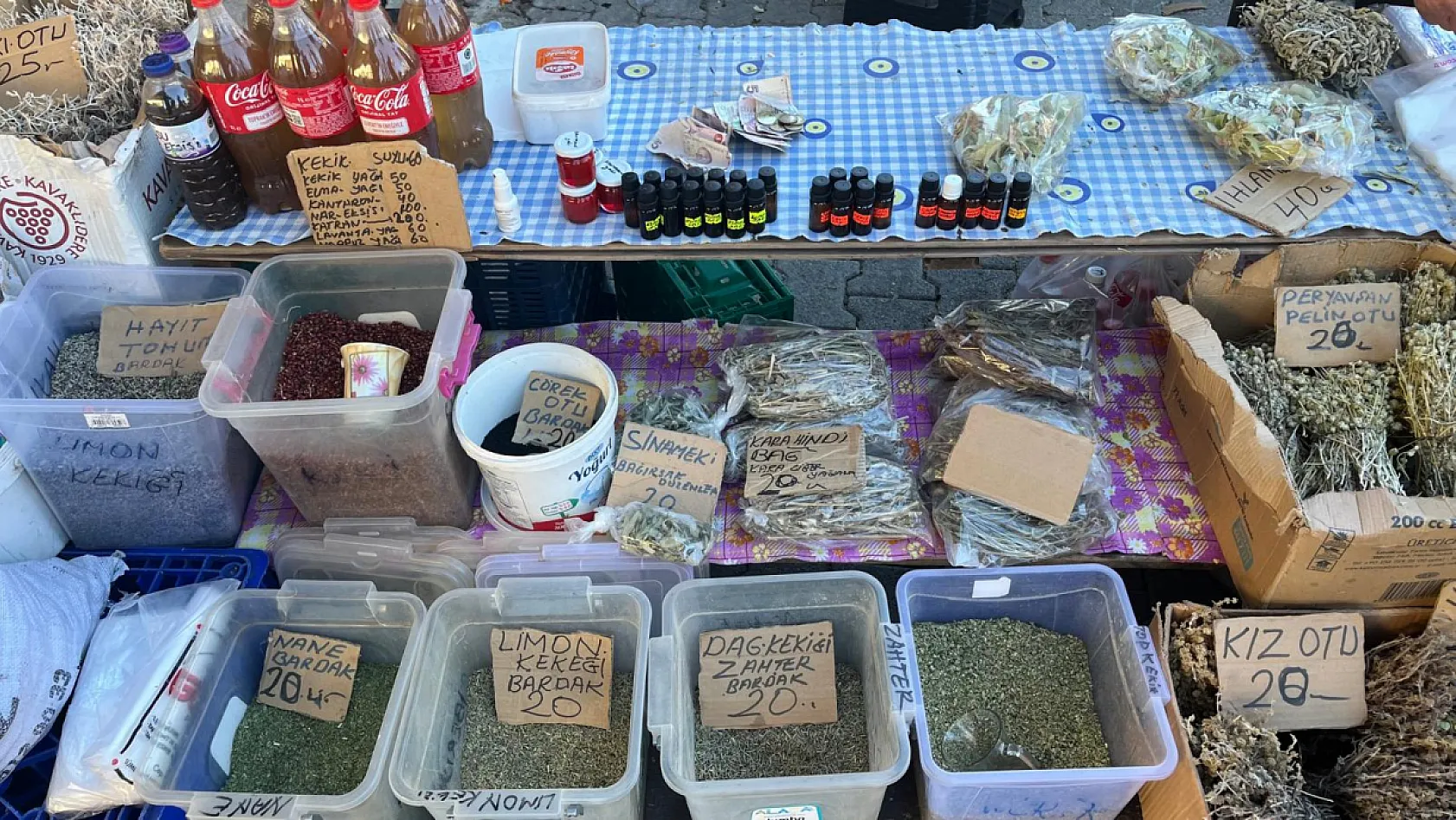 Fethiye Cuma Pazarı'nın Şifa Tezgahındaki Kekik, Adaçayı ve Doğal Yağların Faydaları