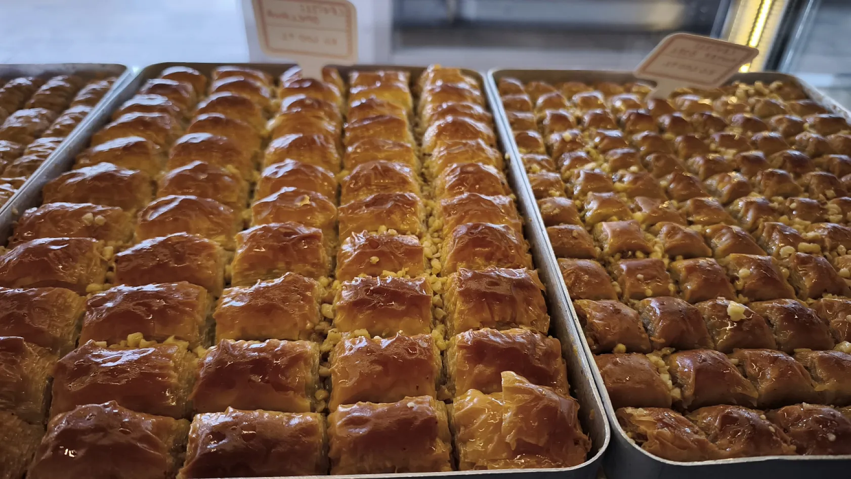 Fethiye Anteplioğlu Tatlı Dünyası'ndan bayrama özel indirim kampanyası