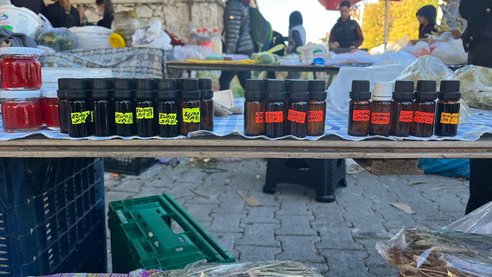 Fethiye Cuma Pazarı'nın Şifa Tezgahındaki Kekik, Adaçayı ve Doğal Yağların Faydaları