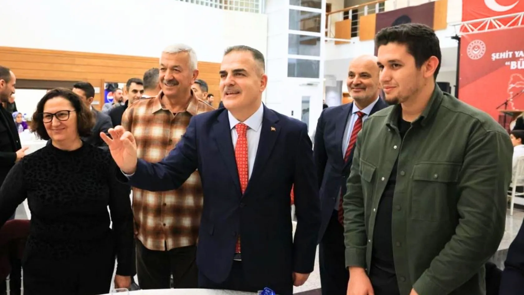 Muğla Valisi Akbıyık, Ramazan'ın ilk iftarında şehit yakınları ve gazilerle buluştu