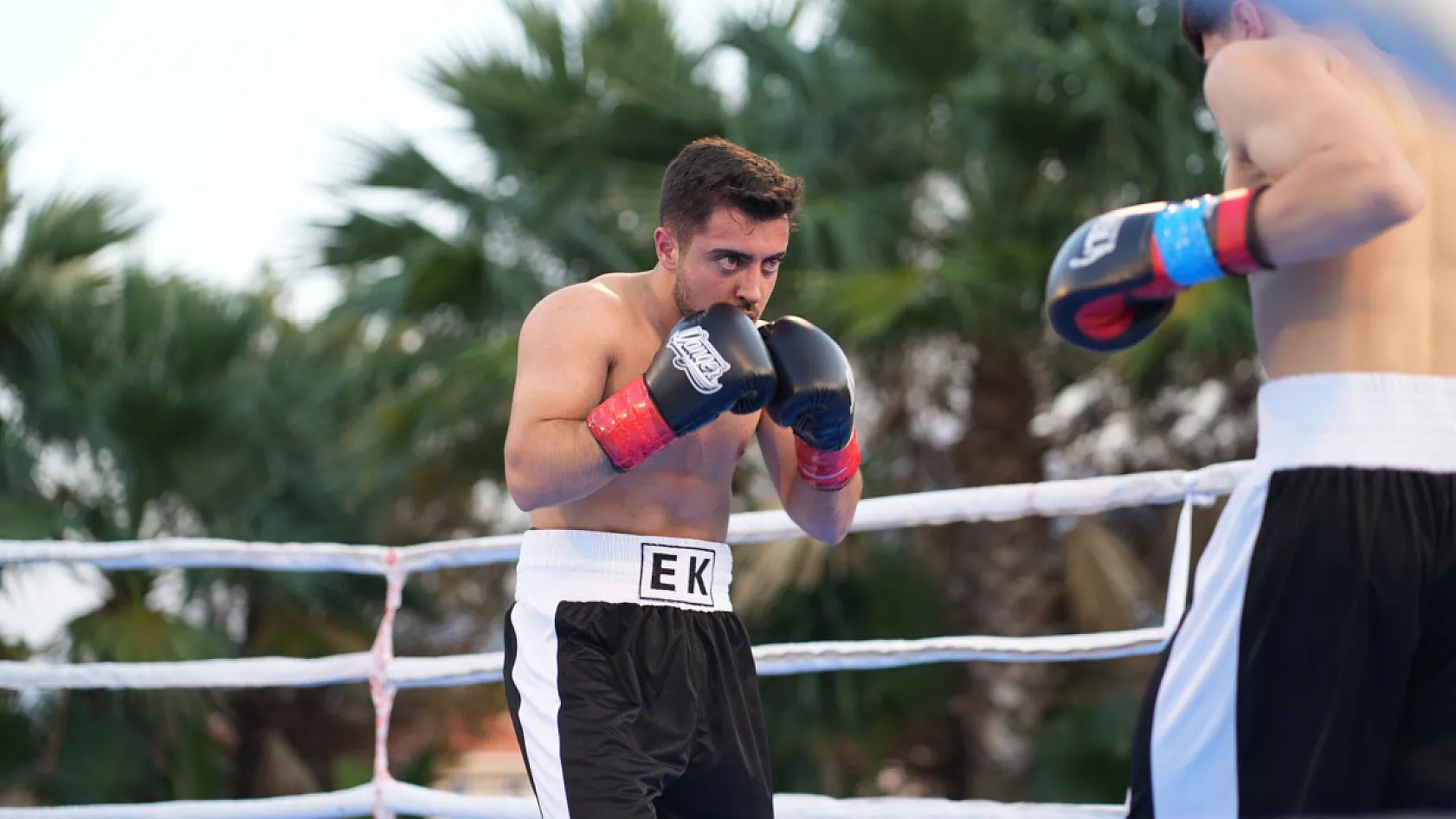 Fethiyeli Genç Yetenek Emirhan Kaşlı, Profesyonel Boks Kariyerinde İkinci Zaferini Elde Etti