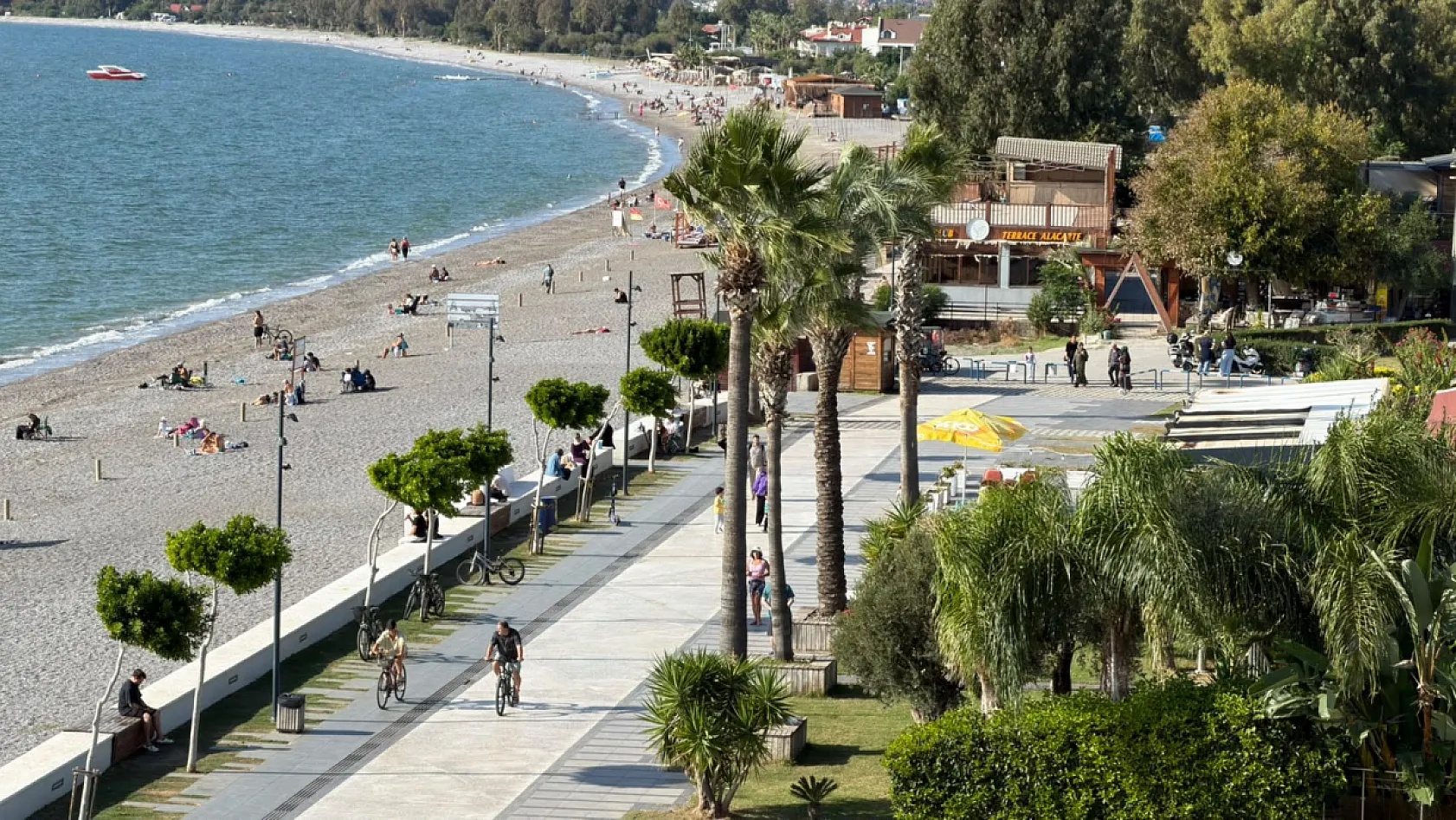 Ekim bitti bitecek, Fethiye'de yaz havası sürüyor