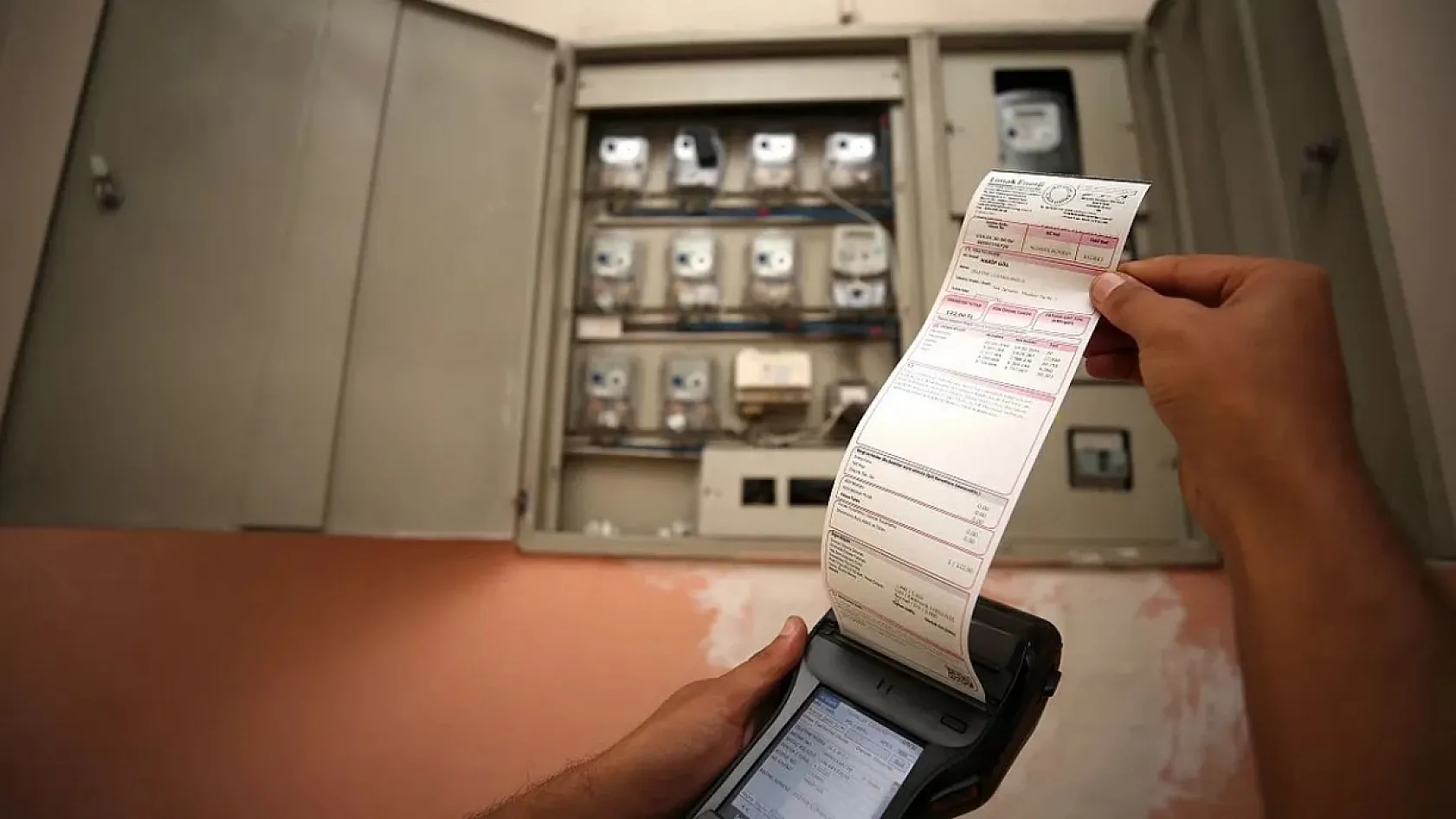 Elektrik Faturasında Kritik Eşik 1050 TL Üzerinde Tüketenler Yandı!