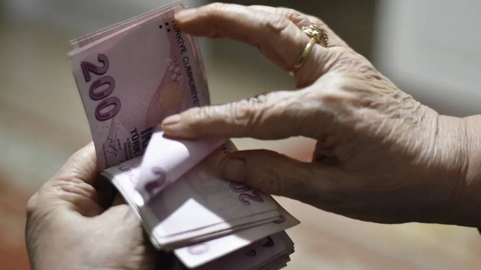 Emekli aylığı kanununa bir madde daha eklendi, 3846 TL ikramiye verilecek