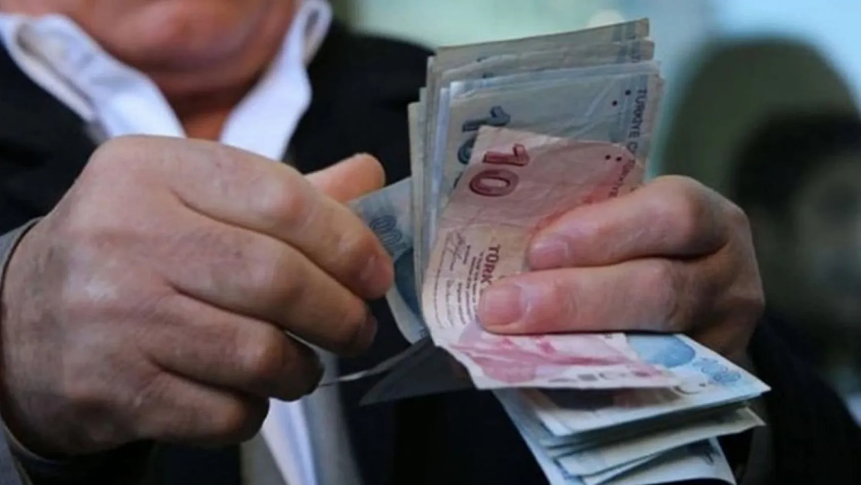 Memur ve emekli maaş zamları, Merkez'in yıl sonu enflasyon tahminine göre hesaplandı
