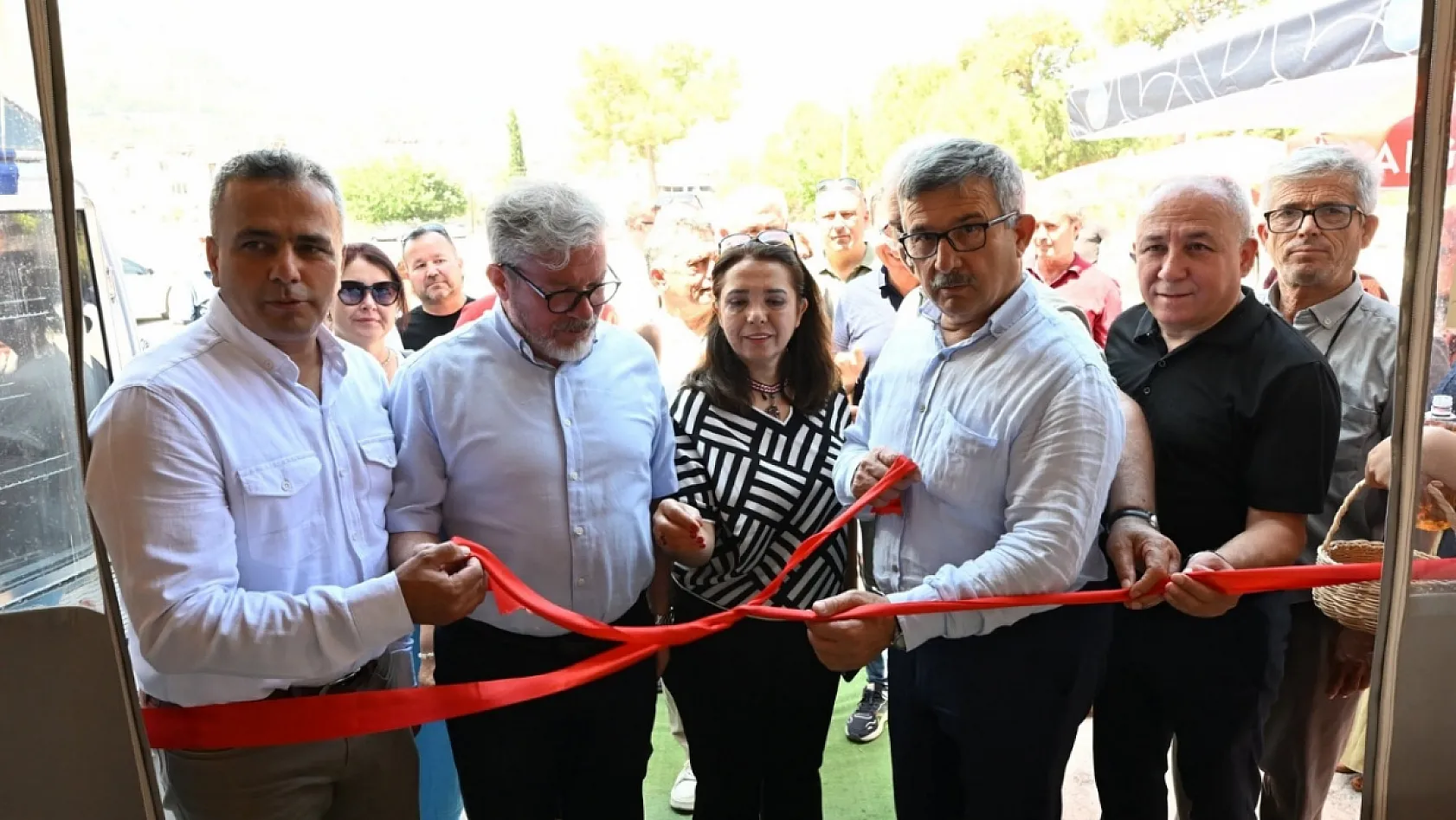 Esenköy'de El Sanatları Sergisi Yoğun İlgi Gördü