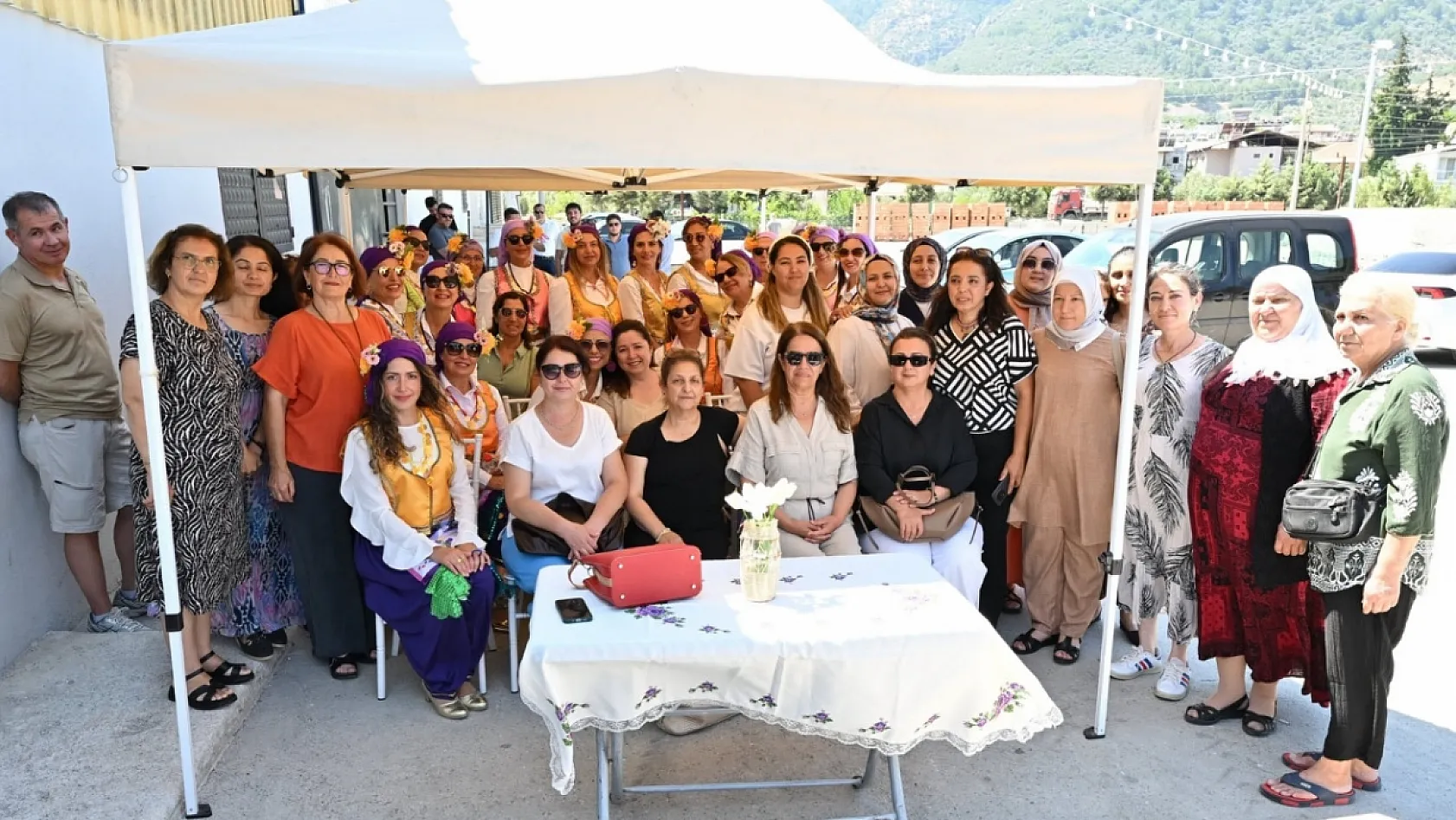 Esenköy'de El Sanatları Sergisi Yoğun İlgi Gördü