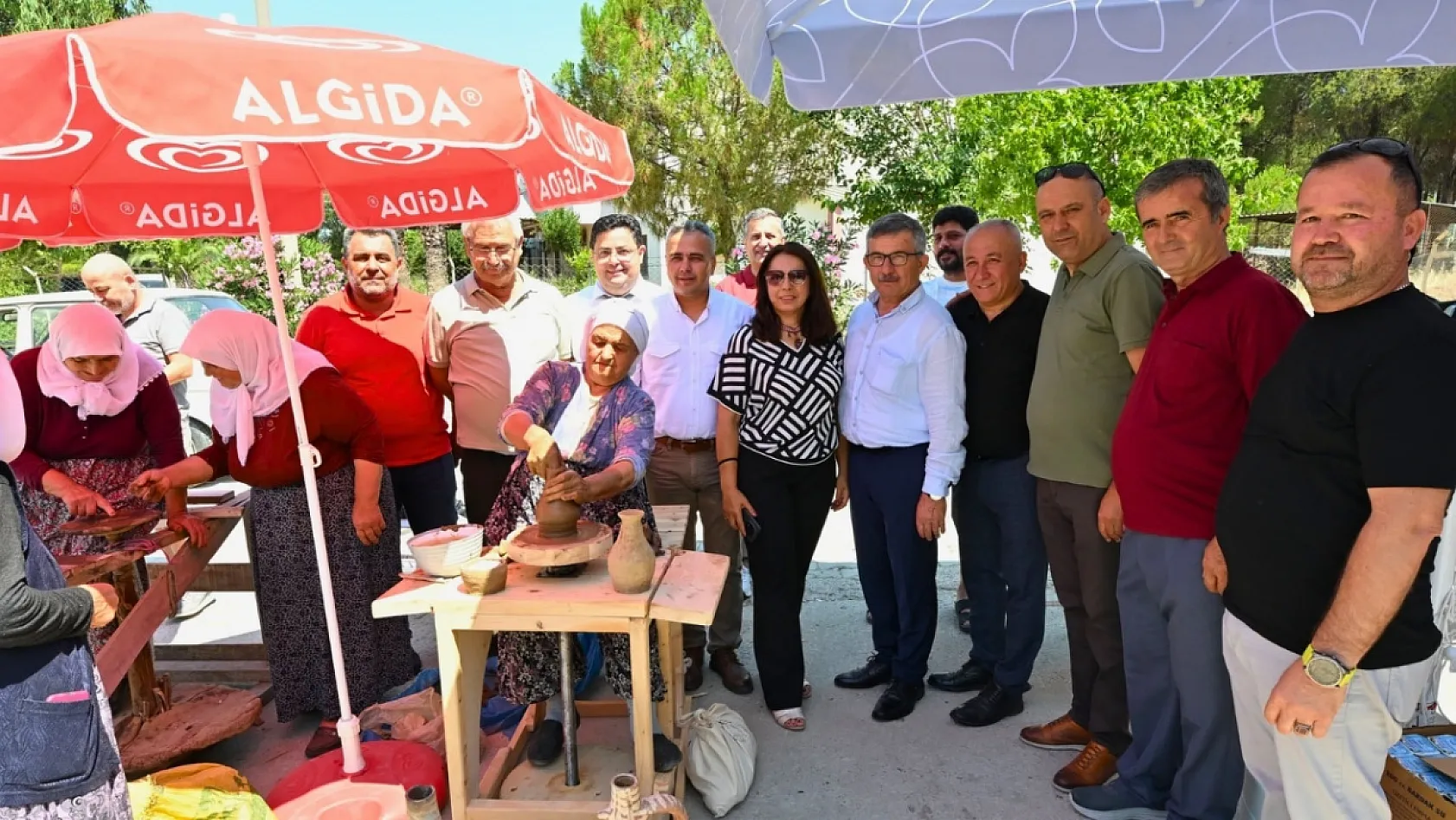 Esenköy'de El Sanatları Sergisi Yoğun İlgi Gördü