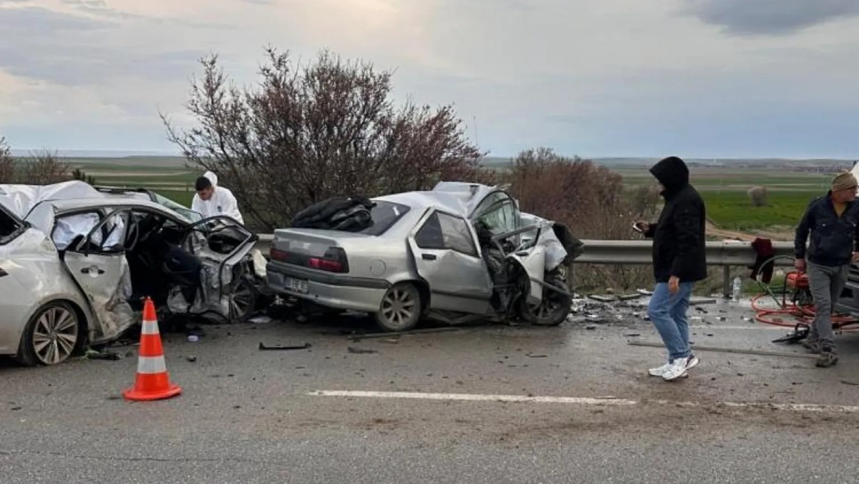 Eskişehir-Ankara yolunda feci kaza: 4 ölü, 2 yaralı