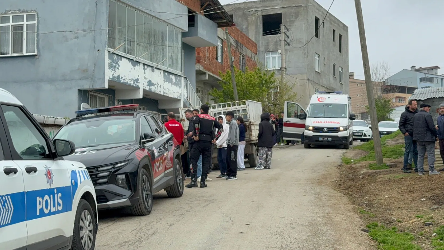 Evlat dehşeti: Anne ve oğlu evde ölü bulundu