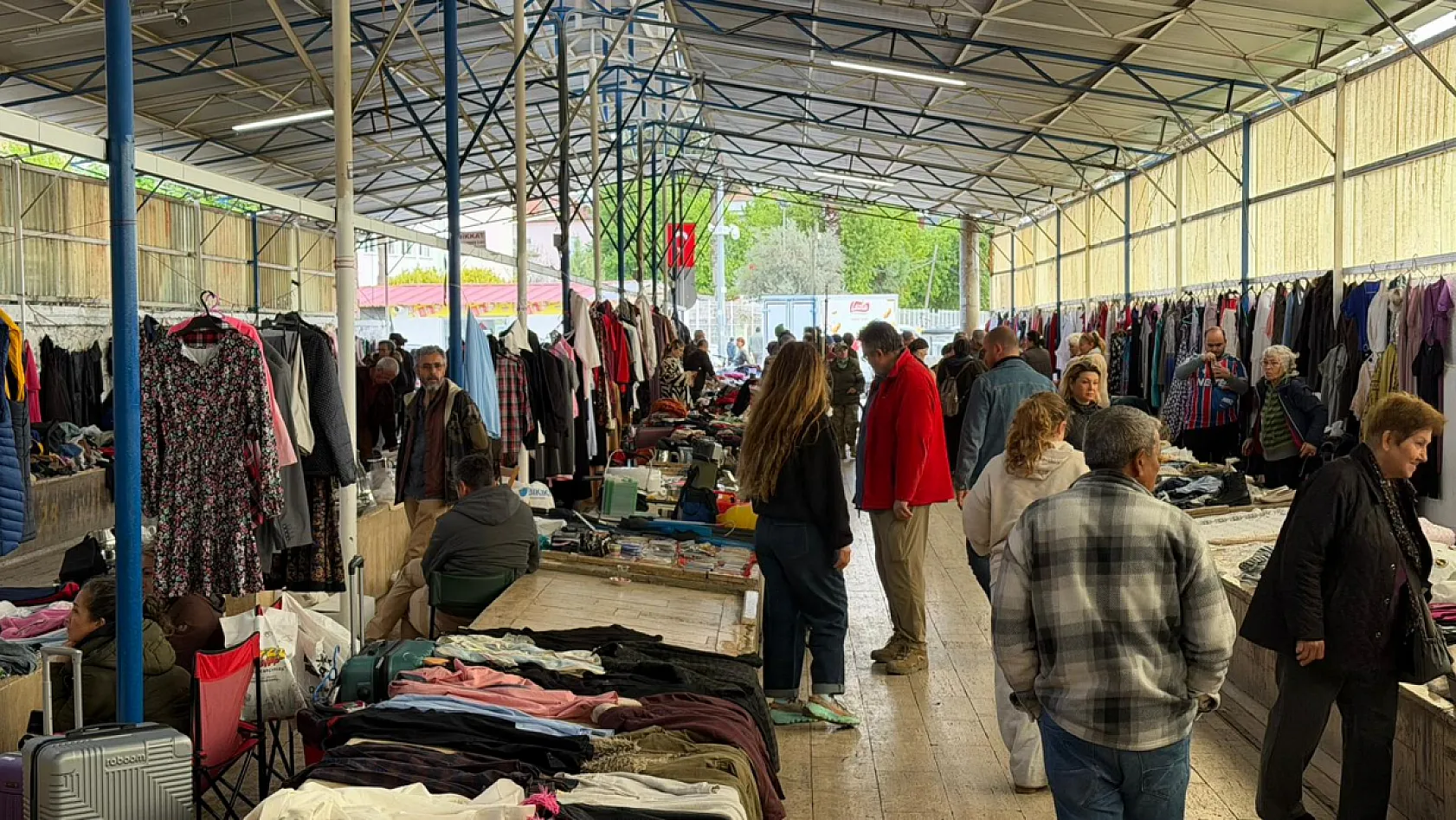 Evlerden çıkıp pazara, pazardan yeni sahiplerine: Fethiye ikinci el pazarı