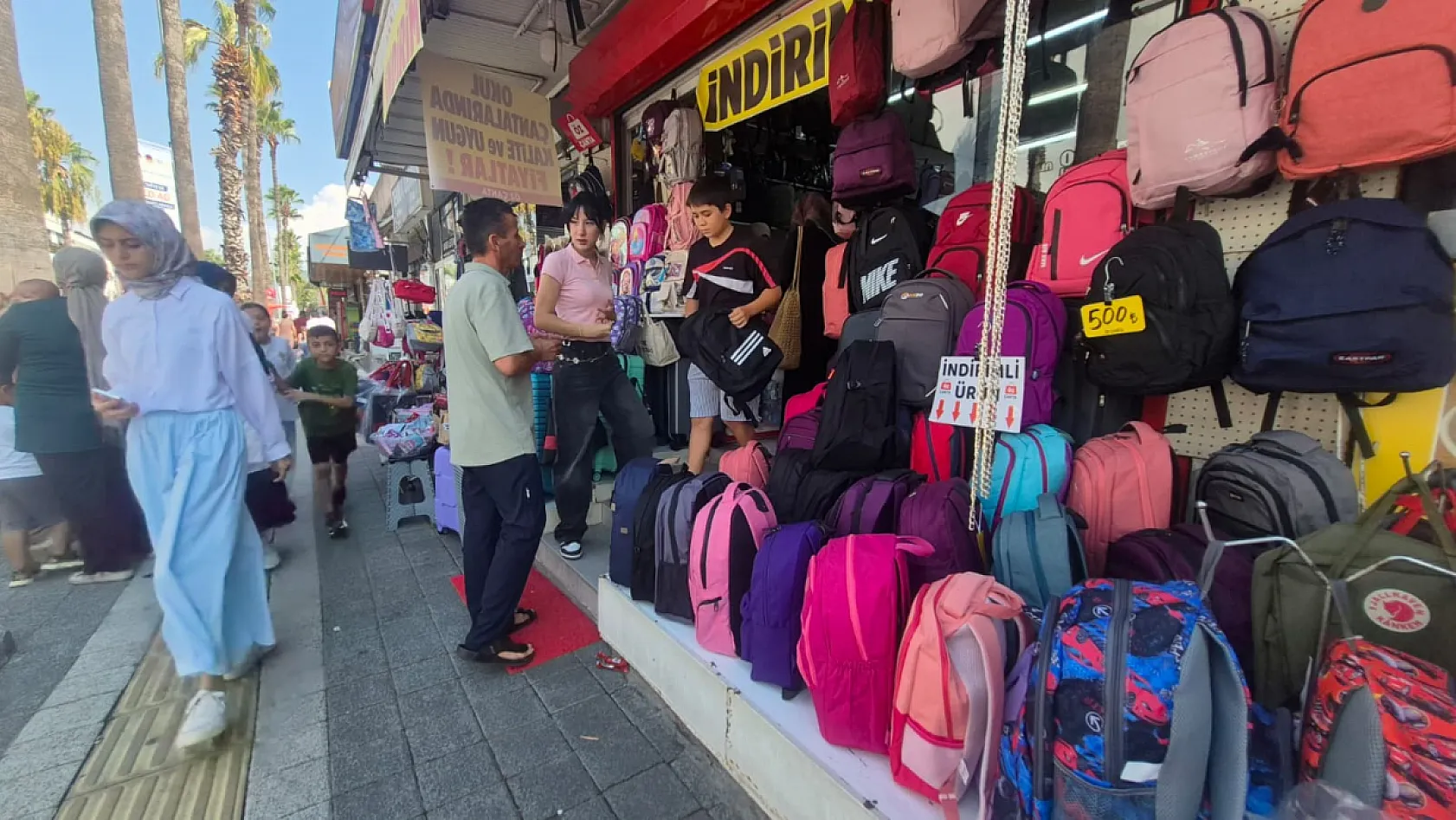 Fethiye'de okul alışverişi hareketliliği sürüyor