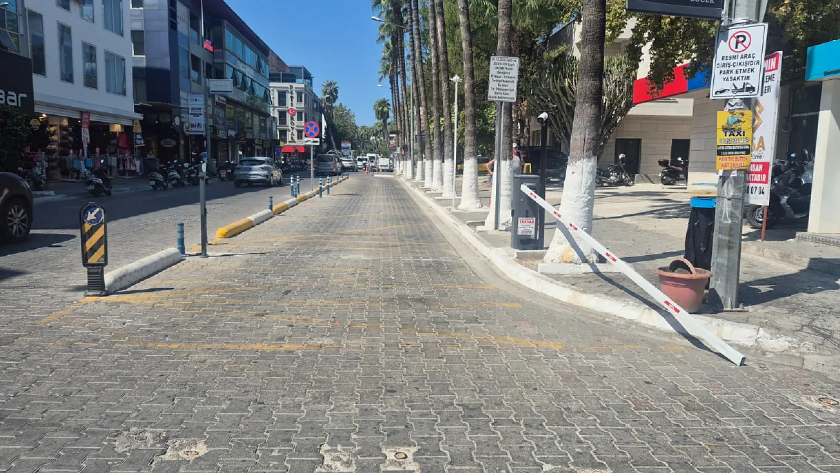 Fethiye'deki Tur Otobüsü Alanının Bariyeri Kırıldı