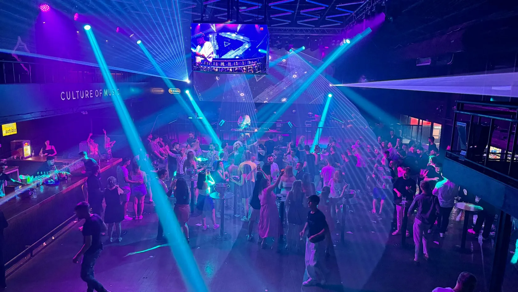 Fethiye Skyfall'da Unutulmaz DJ Bekir Karadağ Sahnesi
