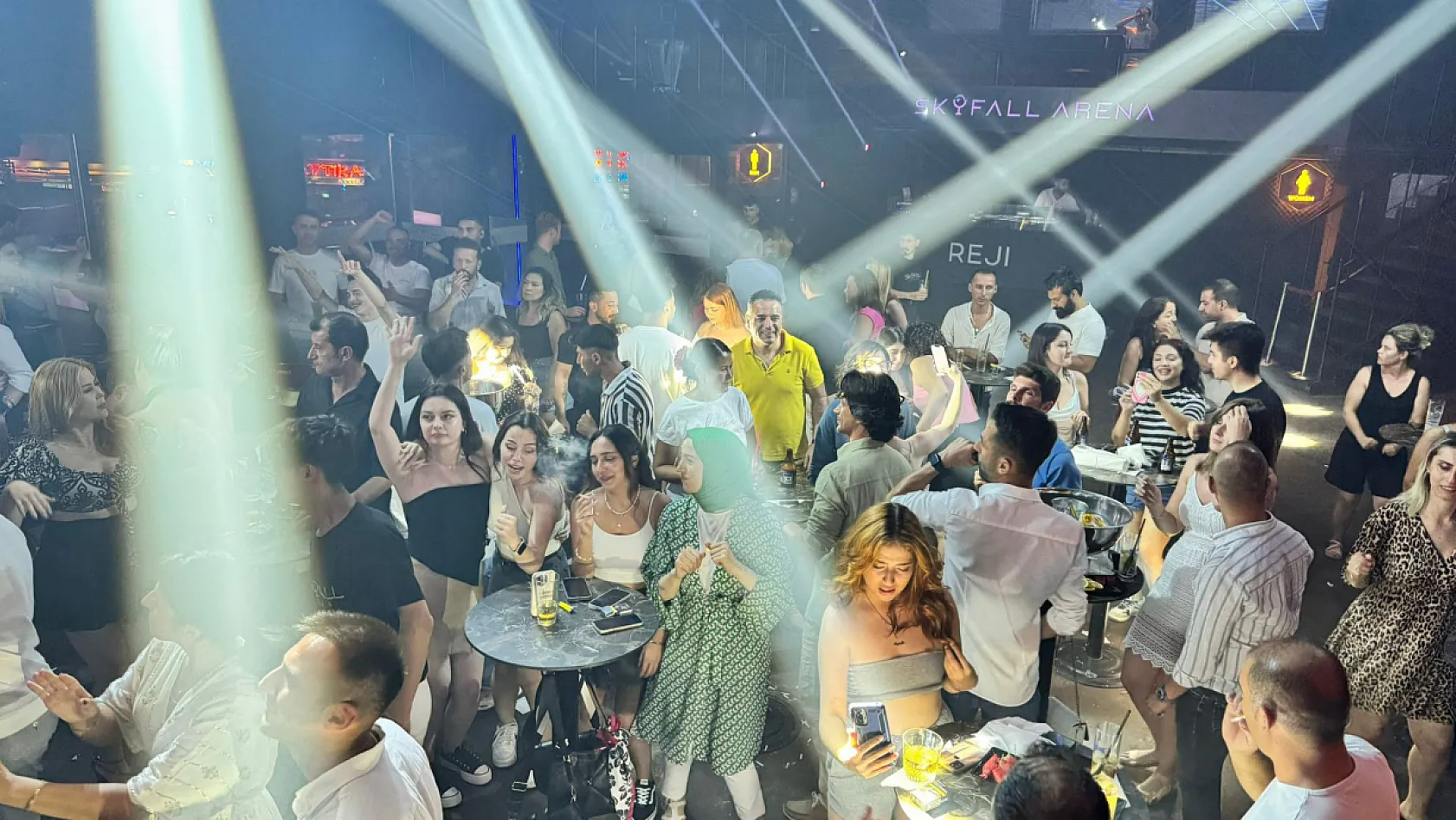 Fethiye Skyfall'da Unutulmaz DJ Bekir Karadağ Sahnesi