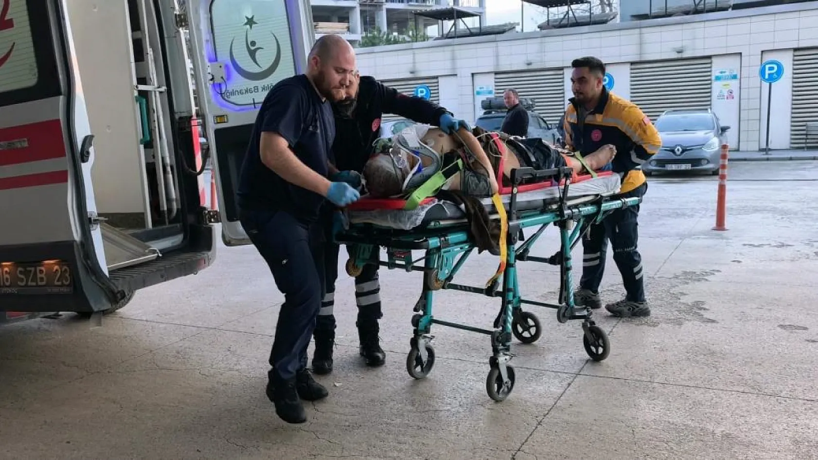 Beton tankeri devrildi: 1 ölü