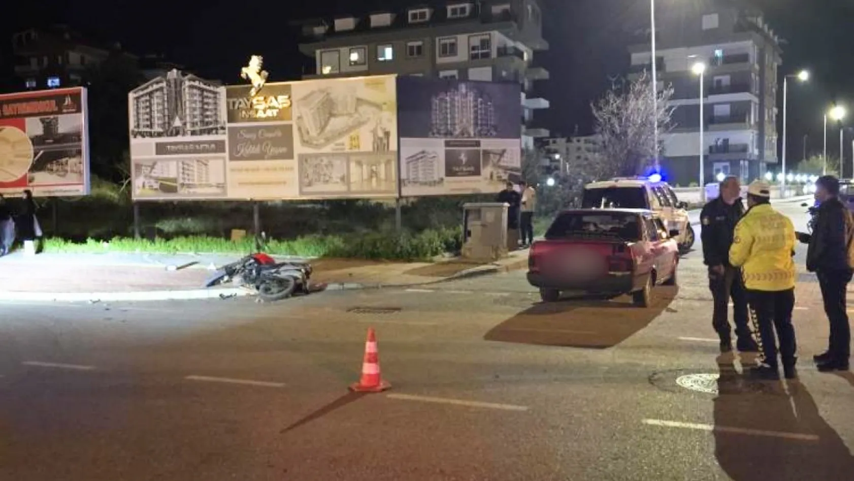 Motosiklet ile otomobil çarpıştı: 2 yaralı
