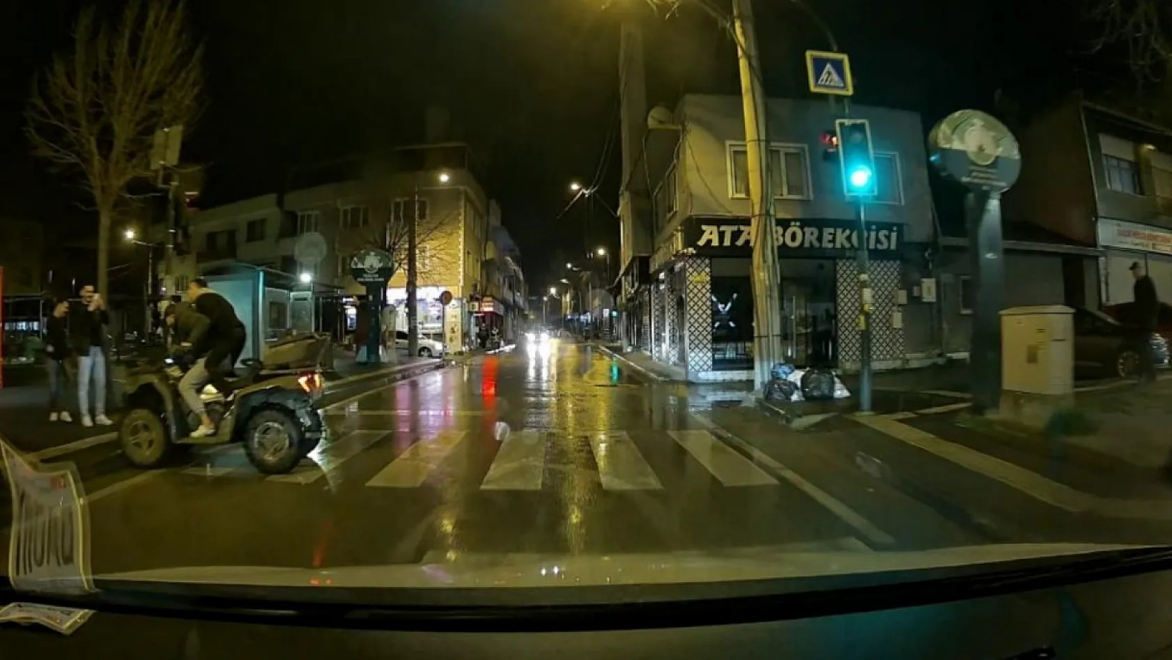 Ana caddeyi drift parkuruna çevirdi, facianın eşiğinden böyle döndü