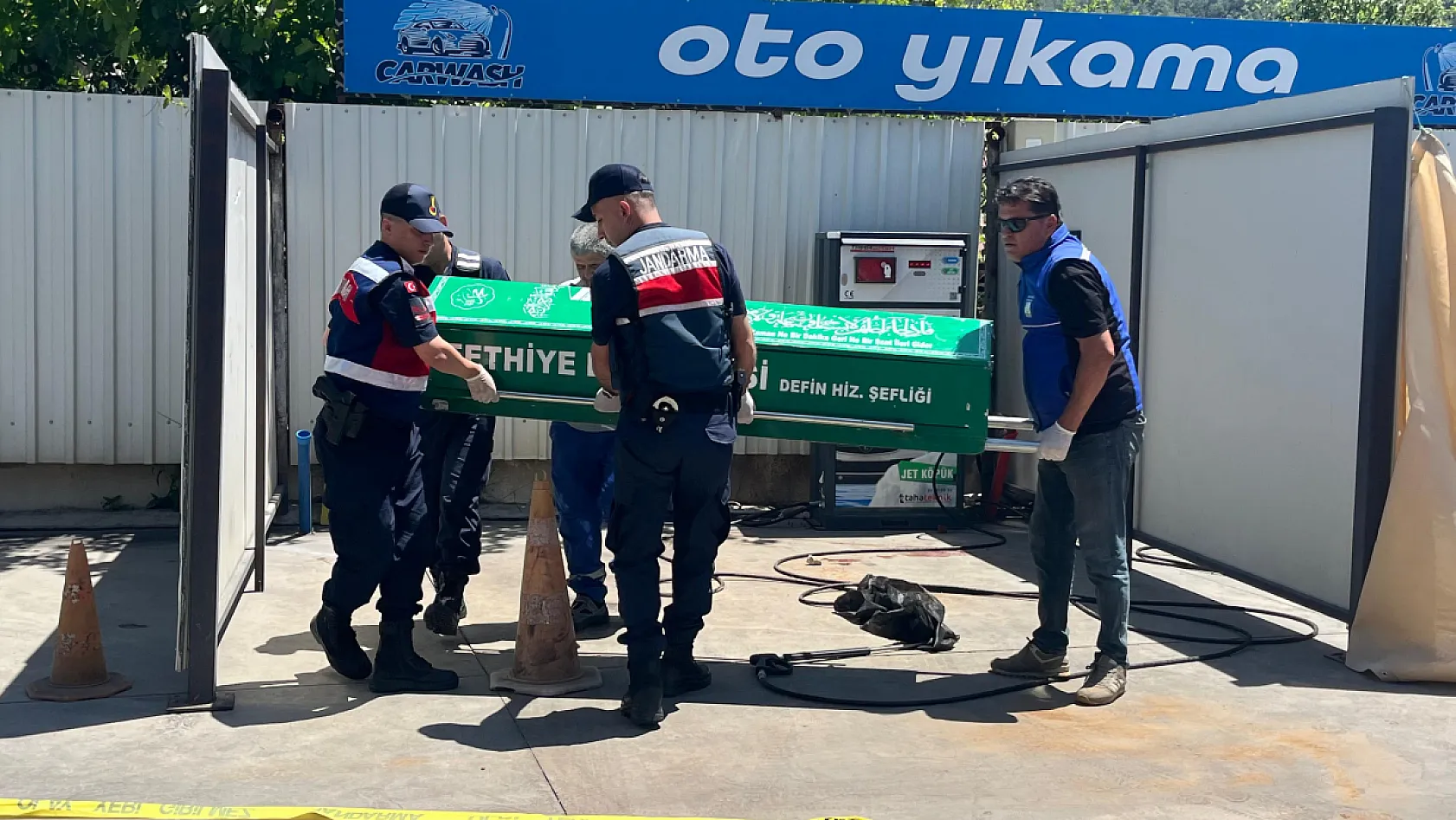 Fethiye Üzümlü'de Yabancı Uyruklu Vatandaş Aracını Yıkarken Hayatını Kaybetti