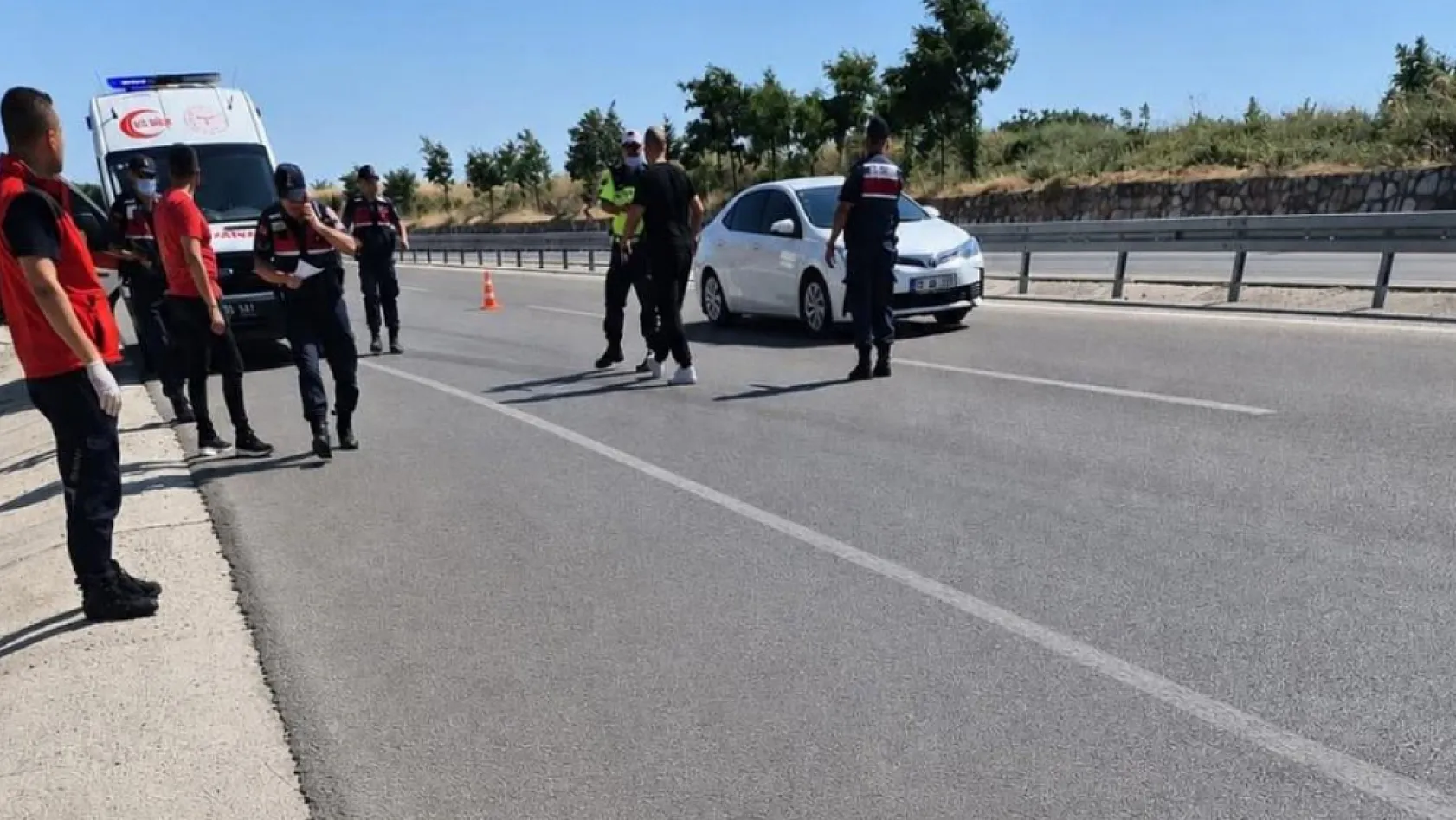 Süt Kamyonu ile Otomobil Çarpıştı: 1 Ölü