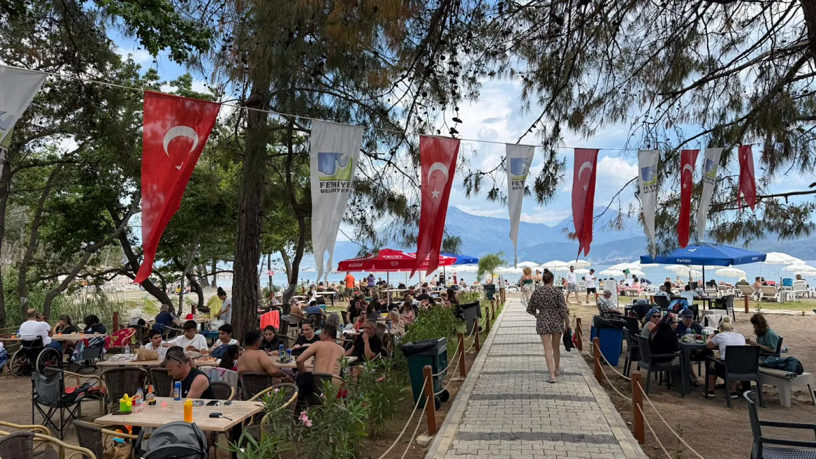 Fethiye Akmaz Plajı'na Bayram Yoğunluğu: 'Fiyatlar Uygun, İlgi Büyük'