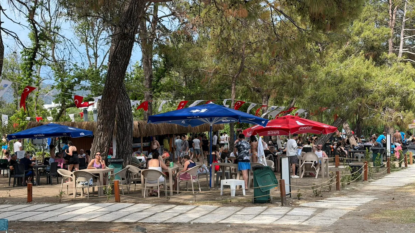 Fethiye Akmaz Plajı'na Bayram Yoğunluğu: 'Fiyatlar Uygun, İlgi Büyük'