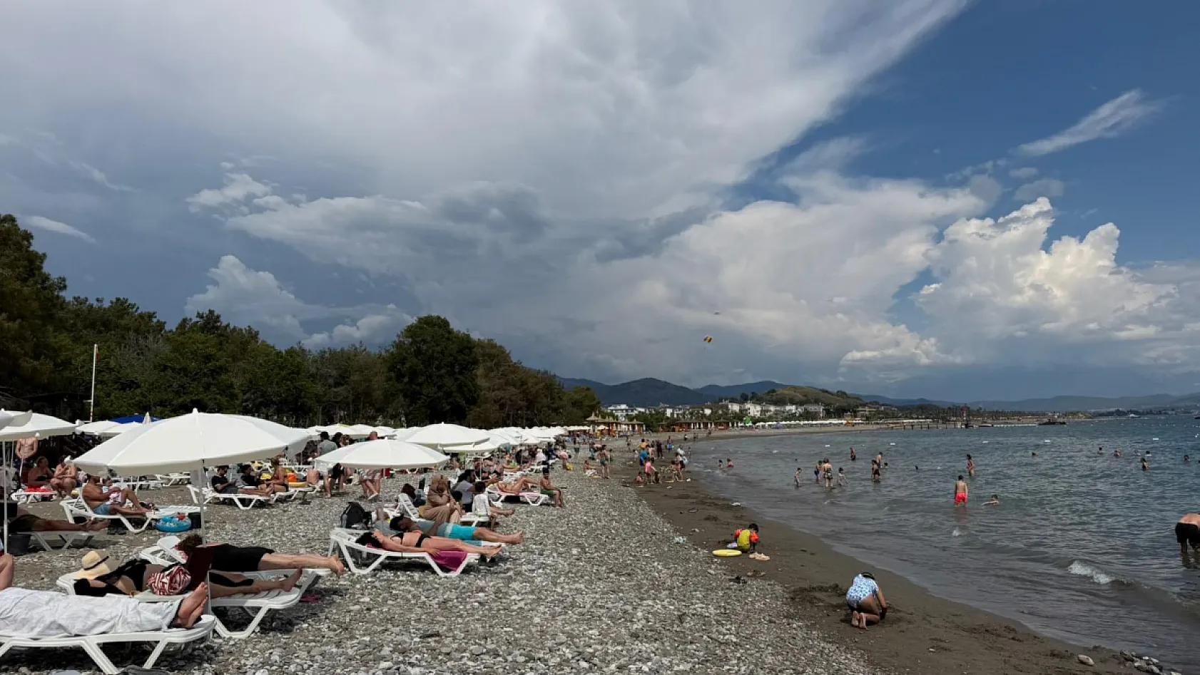 Fethiye Akmaz Plajı'na Bayram Yoğunluğu: 'Fiyatlar Uygun, İlgi Büyük'