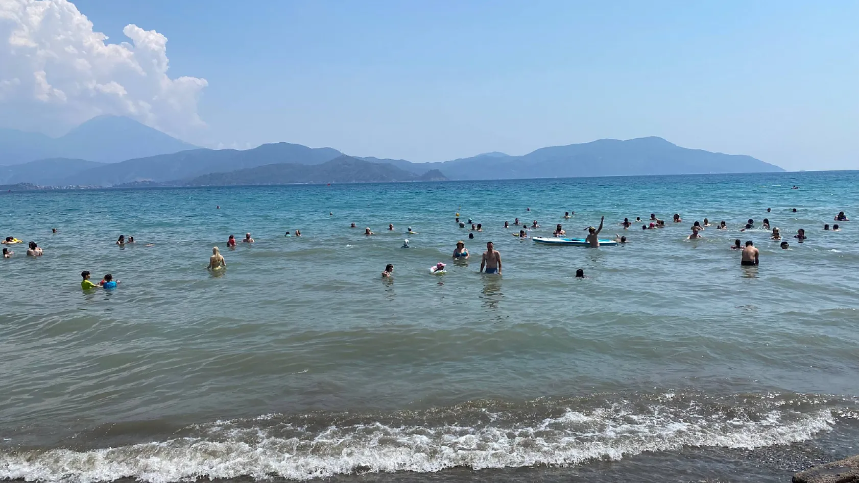Fethiye Akmaz Plajı Yaz Sezonuna Hazır: Yeni Saat Uygulaması Başladı