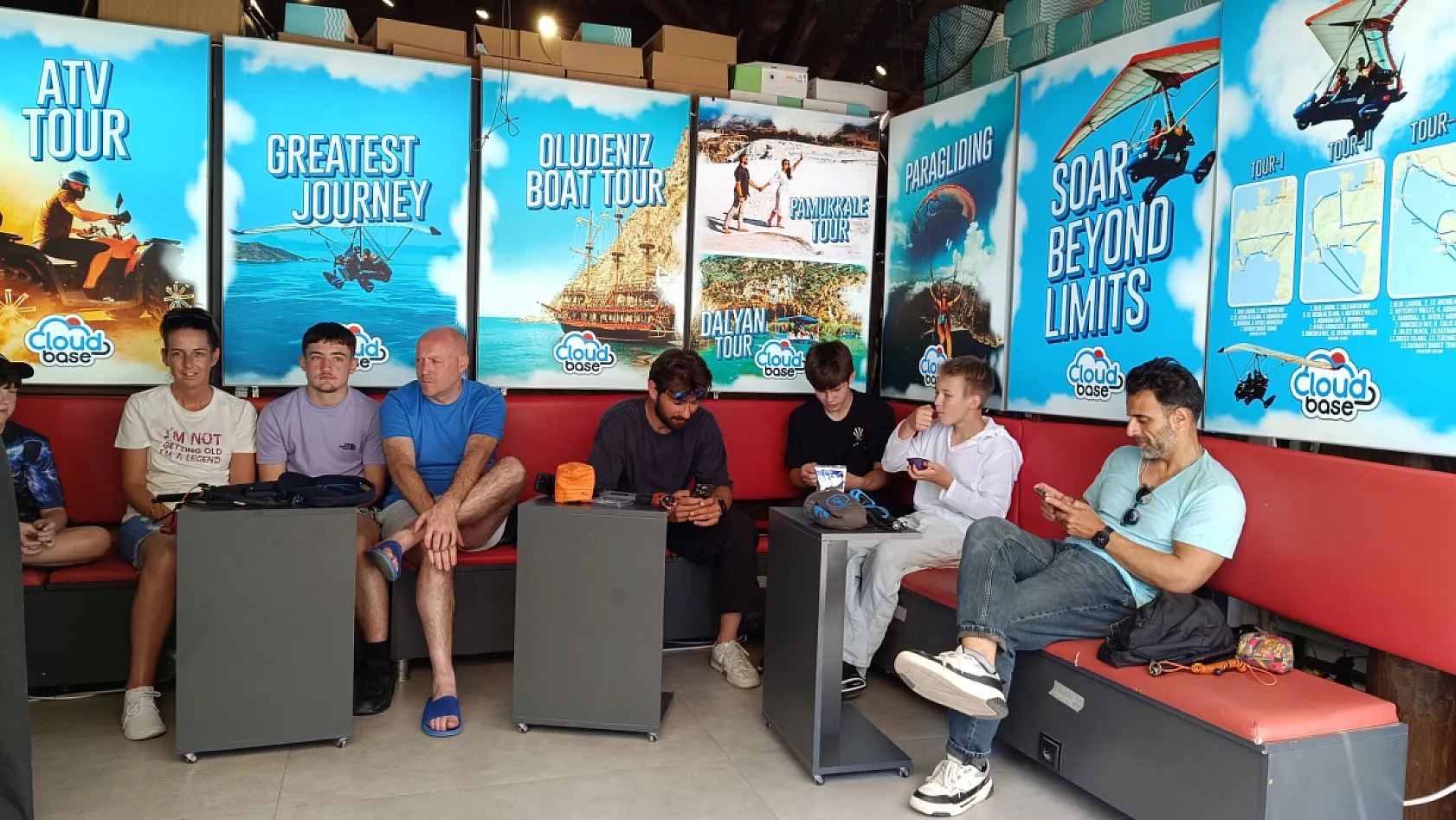 Fethiye Babadağ'da adrenalin sezonu başladı: Paraşütler gökyüzünü renklendiriyor